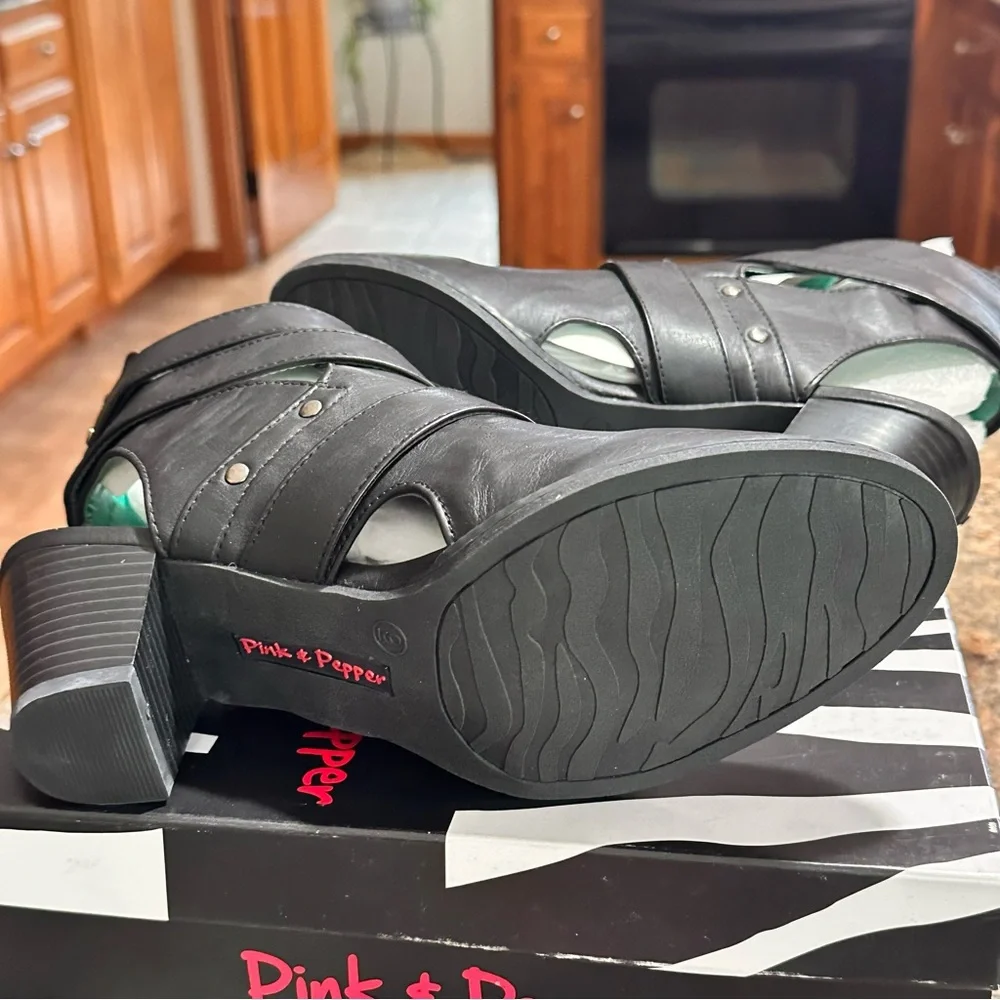 Black Bootie Styled Heel Out Shoes Size 9M - Picture 3 of 13